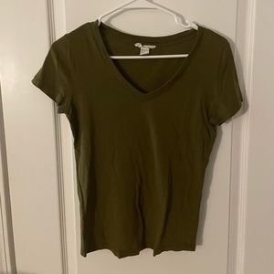 Women’s Forever 21 Green VNeck Shirt. Size S
